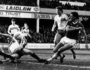 Images Dated 26th January 1986: West Hams Alvin Martin has a shot on goal closley watched by Ipswich centre half