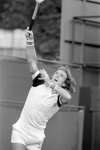 Wimbledon 1980: 2nd day. John Lloyd in action. June 1980 80-3290-030 Wimbledon 1980: 2nd day. John Lloyd in action. June 1980 80-3290-030