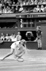 Wimbledon 1980. 7th day. Wade vs. Jaeger on the Centre court today. June 1980 80-3384-021 Wimbledon 1980. 7th day. Wade vs. Jaeger on the Centre court today. June 1980 80-3384-021