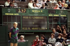 Wimbledon Tennis. Catarina Lindqvist v. Martina Navratilova. July 1991 91-4178-039 Wimbledon Tennis. Catarina Lindqvist v. Martina Navratilova. July 1991 91-4178-039