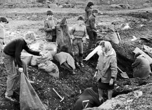 A woman and children join in the coal dig at the new Kilmarnoch site, May 1971 A woman and children join in the coal dig at the new Kilmarnoch site, May 1971