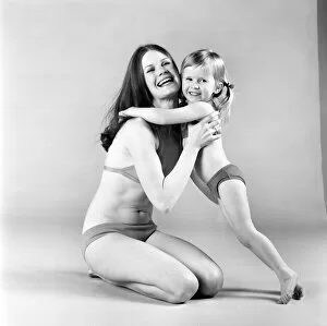Images Dated 24th March 1975: Woman and Children. Model Bertie Meaden and Daughters. March 1975 75-01632-005