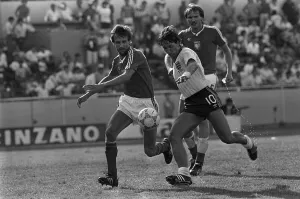 World Cup 1986 England 3 Poland 0 Gary Lineker looking dangerous for England World Cup 1986 England 3 Poland 0 Gary Lineker looking dangerous for England