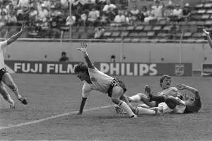 World Cup 1986 England 3 Poland 0 Gary Lineker turns in delight after he puts one World Cup 1986 England 3 Poland 0 Gary Lineker turns in delight after he puts one