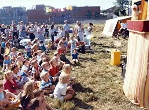 Images Dated 7th September 1991: Youngsters are entertained by a Punch and Judy show at Carlin How carnival