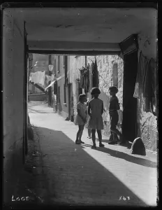Children Prints: Children in Plymouth Print, 054-138