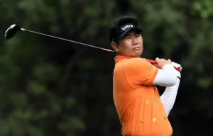 Y.E. Yang Print, Northern Trust Open Round 1