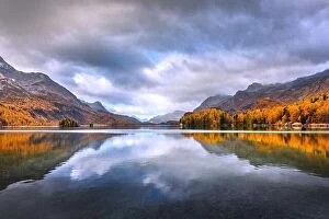 Switzerland Collection: Atumn lake Sils (Silsersee) in Swiss Alps mountains. Colorful forest with orange larch