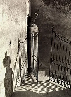 Gate