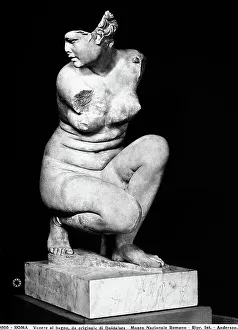 Aphrodite Statue Prints: Aphrodite bathing