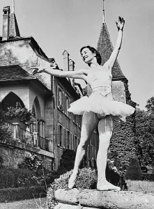 Ballet Dancer Pose Prints: Ballerina posing