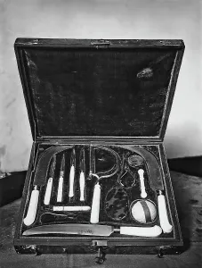 Case with surgical instruments in silver and gold, belonged to the Prof. Cipriani. The object was donated by Pietro Leopoldo, Gran Duke of Tuscany to the Hospital of S. Maria Nuova. Currently it is preserved in the Museum of Science History of Florence. The picture was taken during the Exhibition of Science History in 1929, in Florence