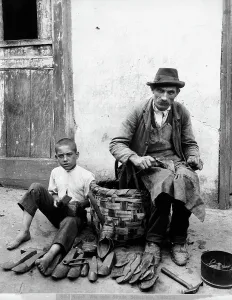 Images Dated 1st February 2011: Cobbler, Naples