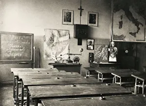 Elementary schools Giovanni Berta, Lecco: a classroom with some teaching aids; on the blackboard the words Duce we will bring the Fascist School on the Plan of the Empire