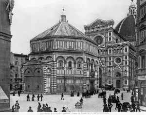 Piazza S.Giovanni in Florence. In the foreground, the Baptistry