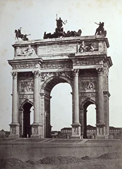 Frontal view of the Arco della Pace in Milan