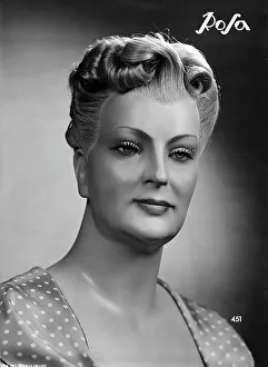Mannequins from the Rosa manichini artistici-Milano company. Face of a female mannequin with wig