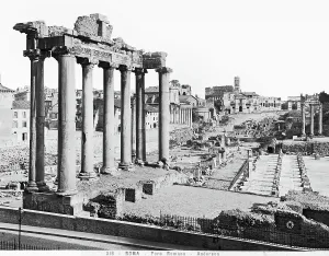 View of the Roman Forum: on the left, the remains of the temple of Saturn and, on the right, the Basilica Julia. In the background, the Colosseum