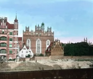 Danzig Print: A photograph of a Gothic church