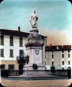 Framed Print : Print of Volta Square in Como