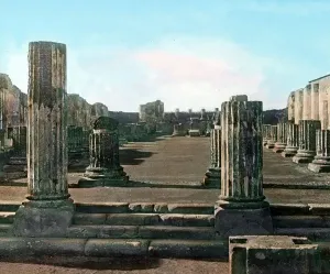 Vulkanismus Print: Pompeii Market Place with Columns
