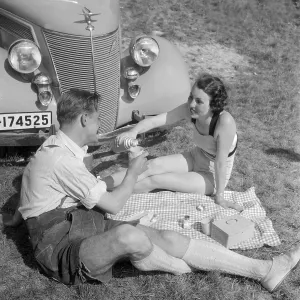 Ford V8 Picknick Print