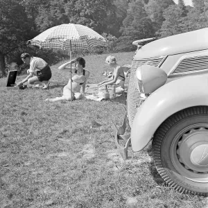 Ford V8 Picknick Scene Print, 1930s Germany