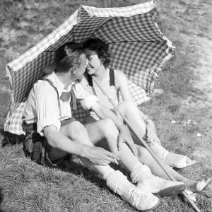 Freizeit Print: A Young Couple Under an Umbrella, Germany 1930s