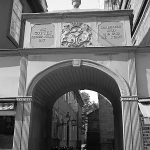 Hameln Torbogen Print: Baker's Guild Arch with Crest