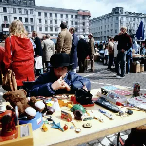 Dänemark Print: A Child Manages a Market Stall in Kopenhagen