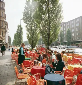 München Sommer 1973 Print: Schwabing Quarter Street Scene