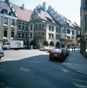 München Print: Historic Center View of Hofbräuhaus