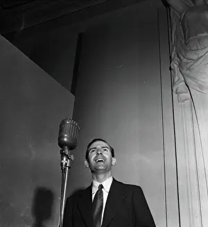 Images Dated 9th March 2024: Marshall Plan Print: Radio Photographs