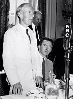 Prints of Washington, D.C.: 1934 Upton Sinclair, Democratic candidate for California governor, explains his Epic plan to end poverty in California to the National Press Club March Prints: Print of Upton Sinclair speaking at the National Press Club in 1934