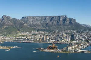 Atlantic Ocean Coastline Photo Prints: Aerial view, harbour, Devil's Peak and Table Mountain at the back