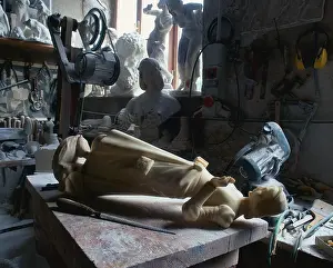 European Handicrafts Prints: Alabaster workshop, figures of alabaster