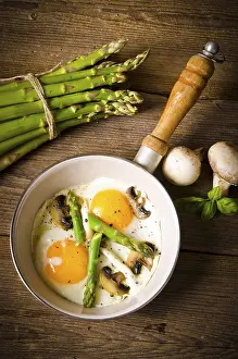 Garden Asparagus Recipes Prints: Asparagi with fried egg