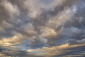 Atmospheric Evening Sky Prints: Atmospheric cloud formation after sunset