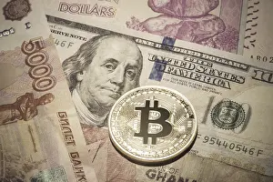Digital Payment Technology Prints: One Bitcoin on multicurrency banknotes