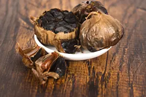 Framed Print : Black Garlic Print - ImageBROKER