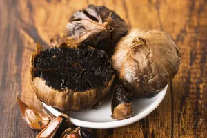 Studio Shot Of Onion Prints: Black garlic