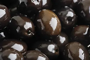 Studio Still Life Prints: Black olives, full format