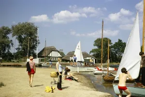 Norfolk Broads Prints: Boote in Hickling, Hickling Broad, Norfolk Broads, Norfolk, England, UK Juli 1970