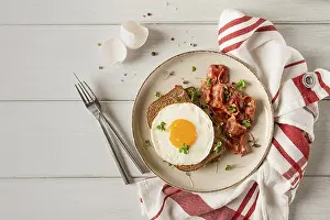 Studio Shot Breakfast Prints: Breakfast, fried egg with bacon