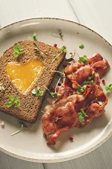 Studio Shot Cuisine Prints: Breakfast, fried egg with bacon