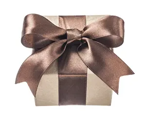 White Background Packaging Prints: Brown present box isolated on white