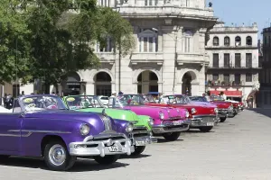 Uninhabited Caribbean Island Prints: Oldtimer, taxis from the front in a row