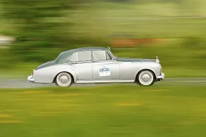 Rolls Royce Classic Cars Prints: Rolls-Royce Silver Cloud 3 in the rain