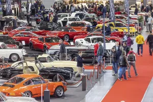 Historic Passenger Cars Prints: Retro Classics car show opens in Stuttgart