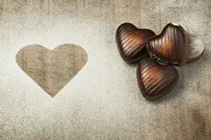 Wooden Board Decoration Prints: Chocolates in the shape of hearts